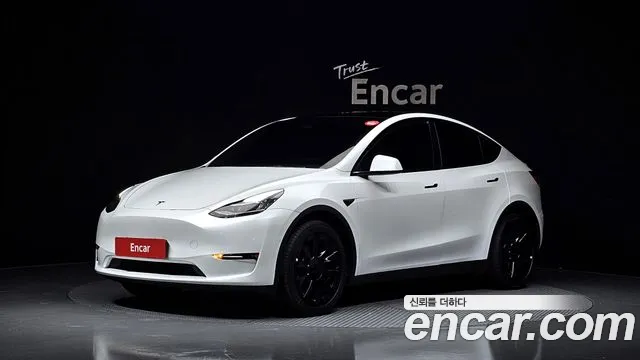 Tesla Y AWD