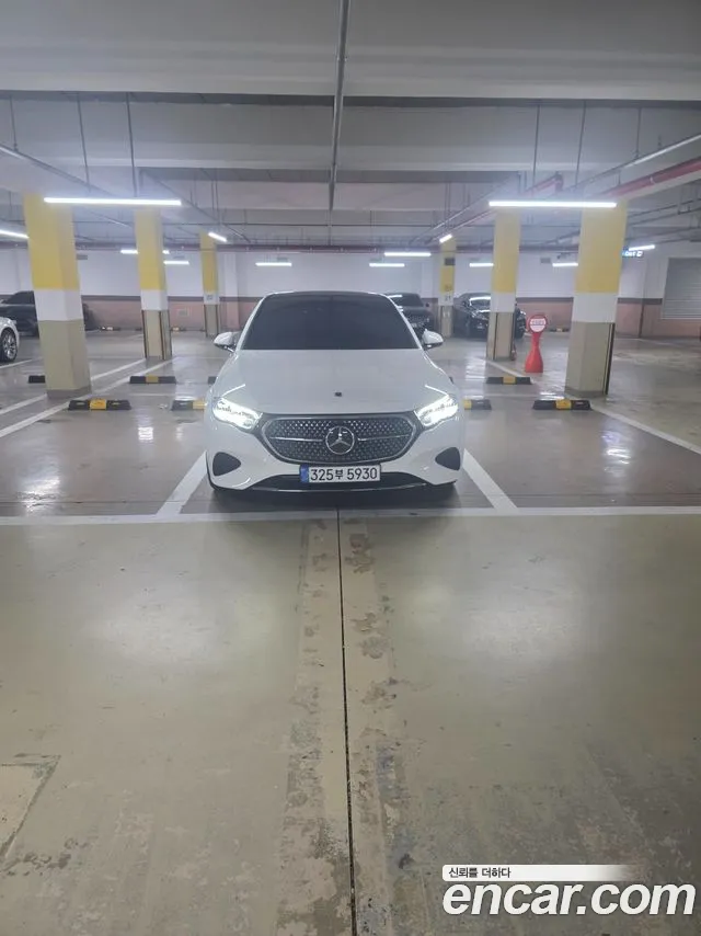 Mercedes-Benz E- W214 E200