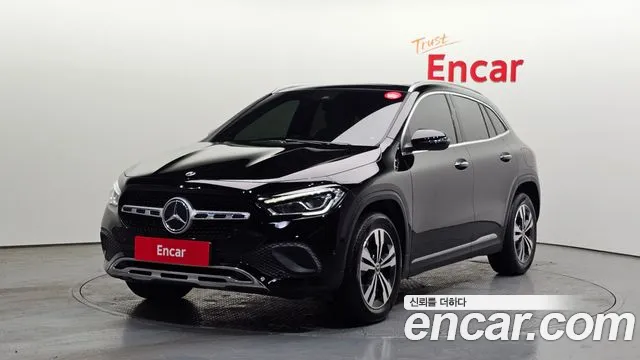 Mercedes-Benz GLA- H247 GLA220
