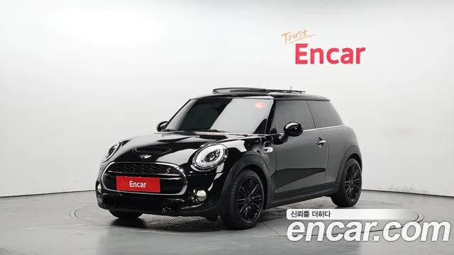 MINI Cooper S Base 3