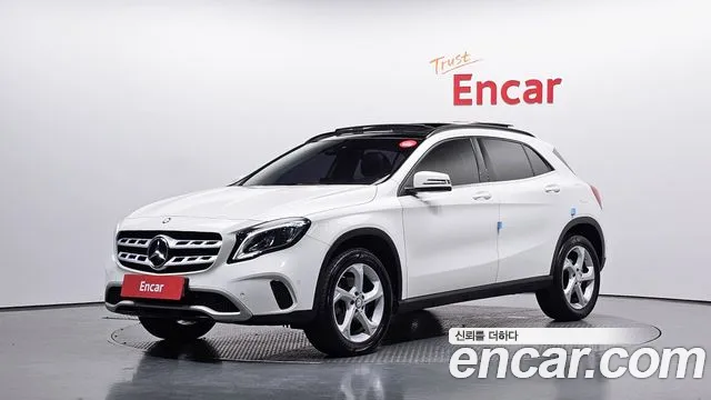 Mercedes-Benz GLA- X156 GLA220