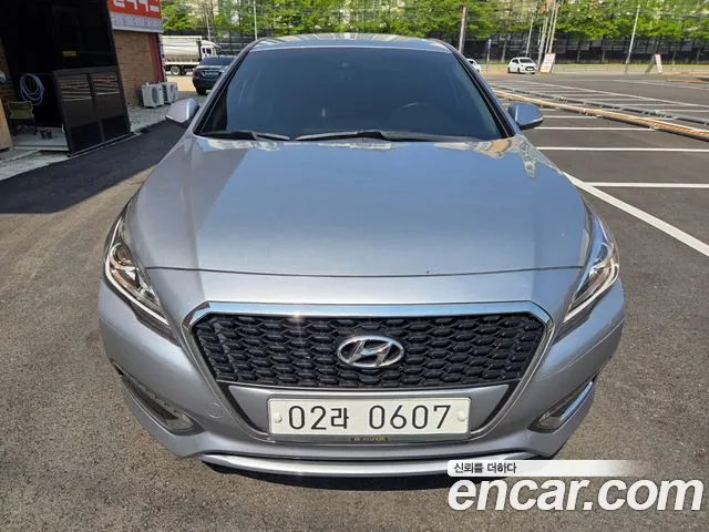 Hyundai LF Sonata Hybrid 2.0 HEV