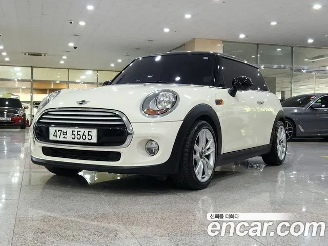 MINI Cooper Base 3