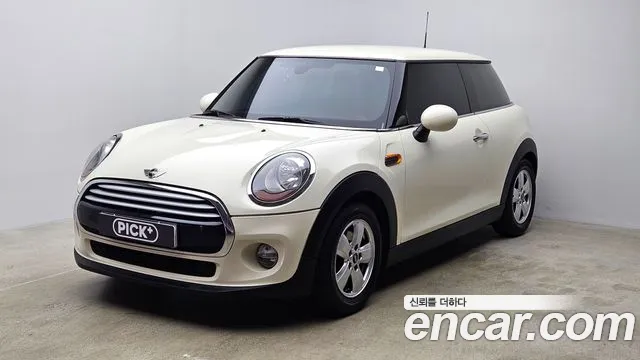 MINI Cooper Base 3