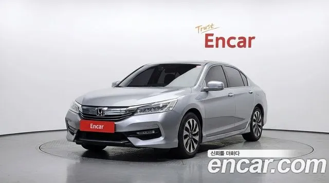 Honda Accord 2.0 Hybrid 9