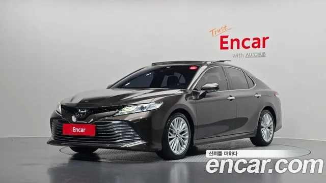 Toyota Camry (XV70) 2.5