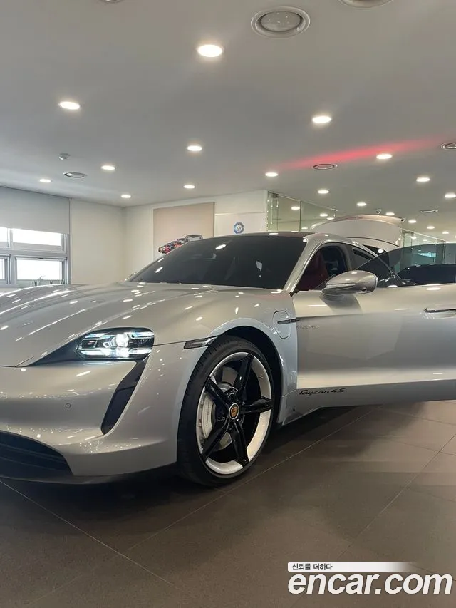 Porsche Taycan 4S