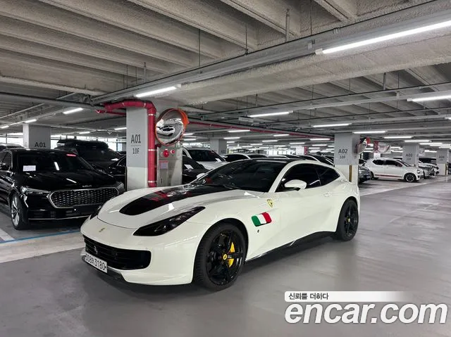 Ferrari GTC4 T 3.9 V8