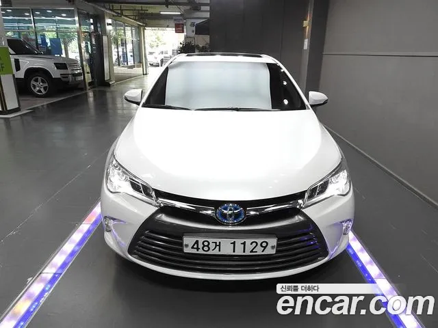 Toyota Camry Hybrid XLE