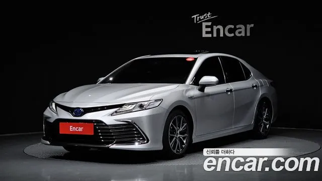 Toyota Camry (XV70) 2.5 XLE Hybrid