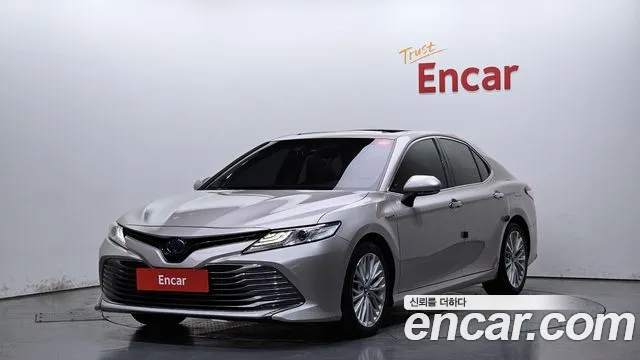 Toyota Camry (XV70) 2.5 XLE Hybrid
