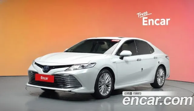 Toyota Camry (XV70) 2.5 XLE Hybrid