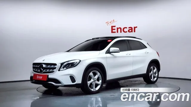 Mercedes-Benz GLA- X156 GLA220