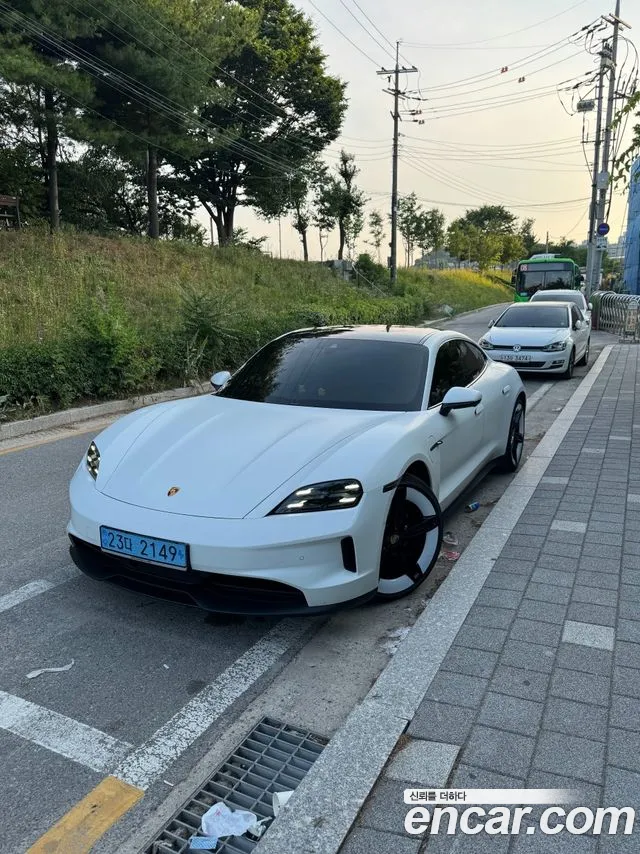 Porsche Taycan 4S