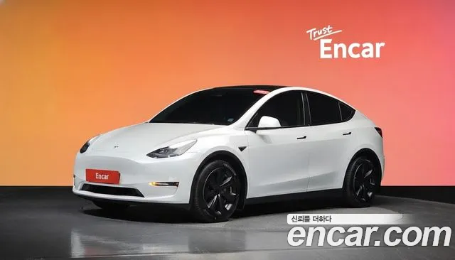 Tesla Y AWD