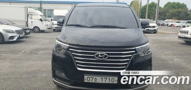 Hyundai The New Grand Starex 9 Exclusive