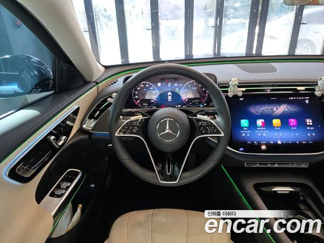 Mercedes-Benz E- W214 E200