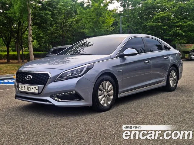 Hyundai LF Sonata Hybrid 2.0 HEV