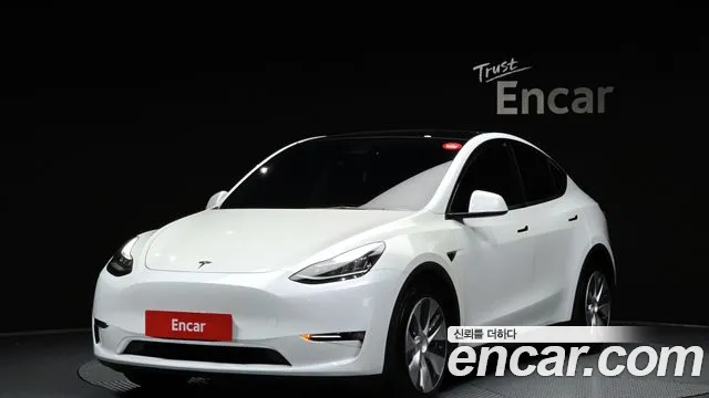 Tesla Y AWD
