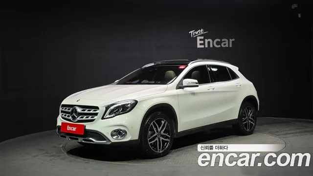 Mercedes-Benz GLA- X156 GLA220 Premium