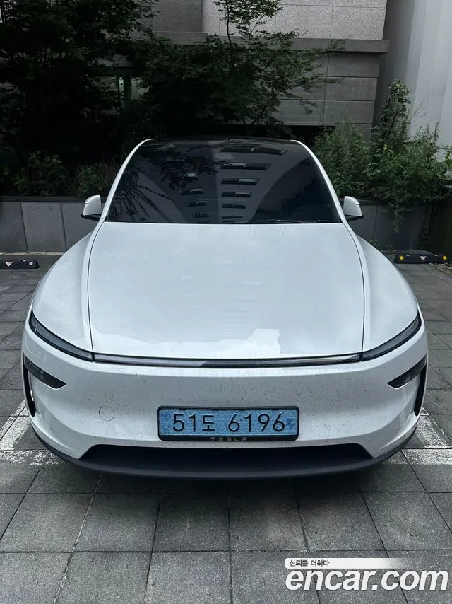Tesla Y AWD