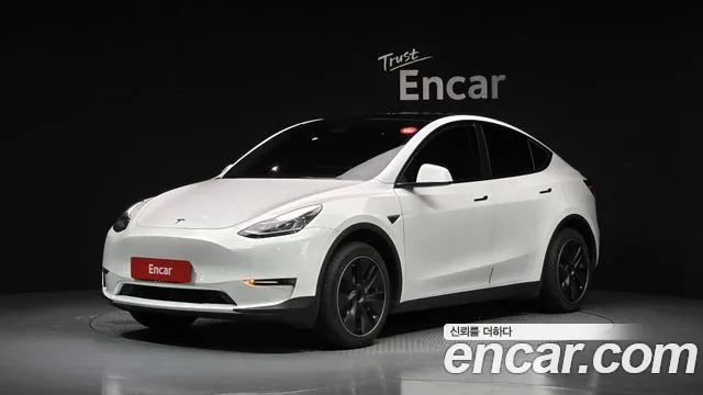 Tesla Y RWD