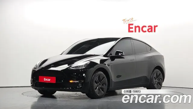 Tesla Y AWD