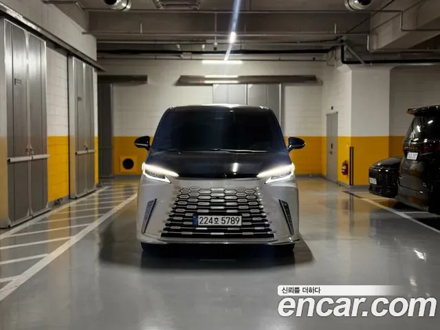 Lexus LM 2 500h