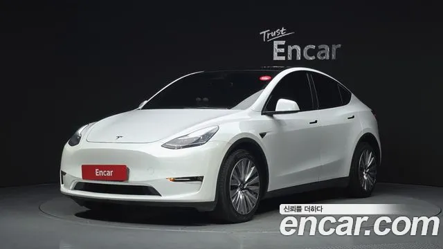 Tesla Y AWD