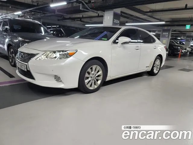 Lexus New ES300 h XV60