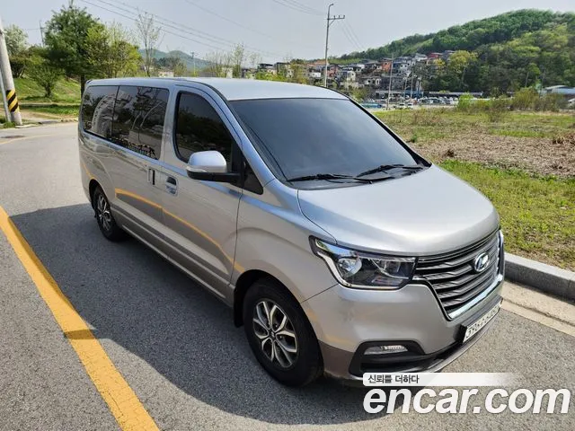Hyundai The New Grand Starex 9 Premium