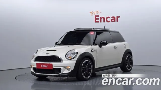 MINI Cooper S Base 2