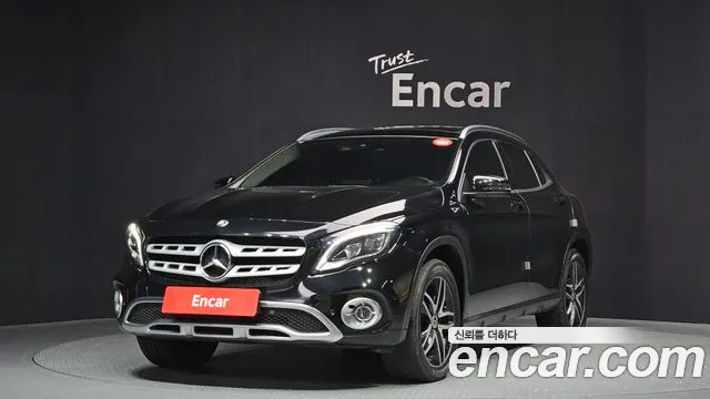 Mercedes-Benz GLA- X156 GLA220