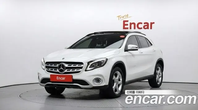 Mercedes-Benz GLA- X156 GLA220