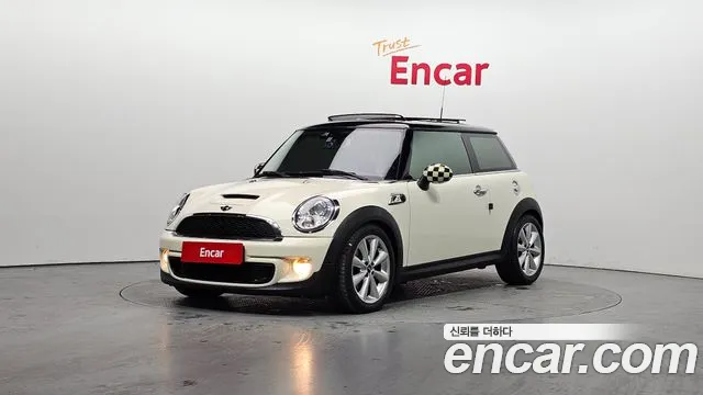 MINI Cooper S Base 2