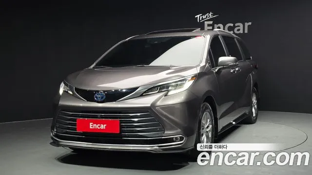 Toyota 4 2.5 Hybrid AWD