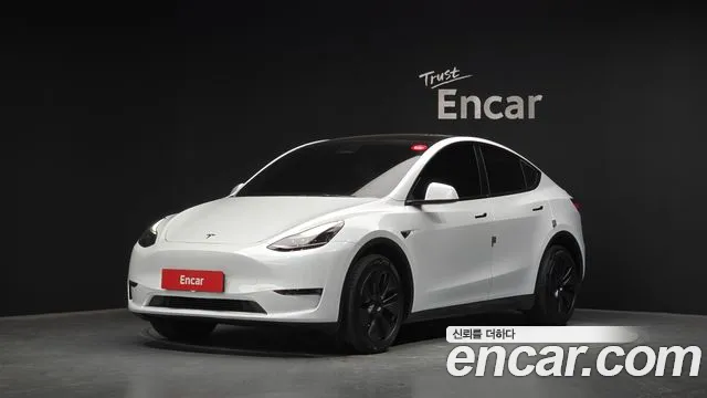 Tesla Y AWD