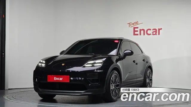 Porsche Macan EV 4