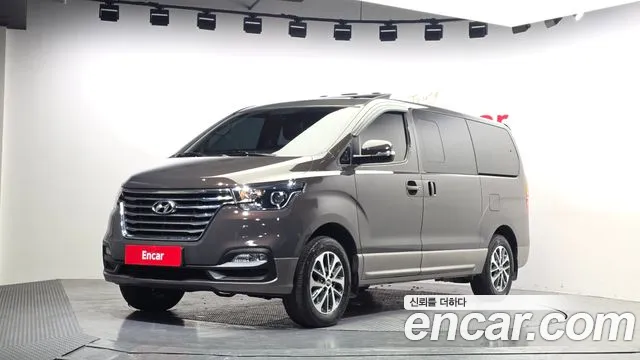 Hyundai The New Grand Starex 4WD 9 Exclusive