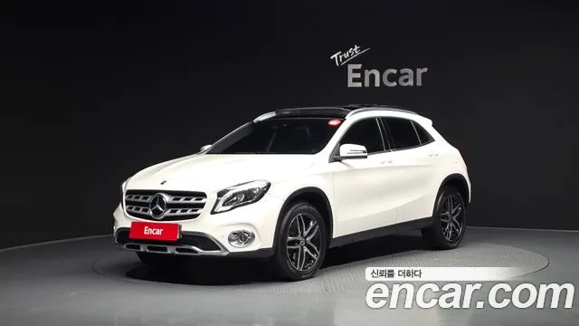 Mercedes-Benz GLA- X156 GLA220