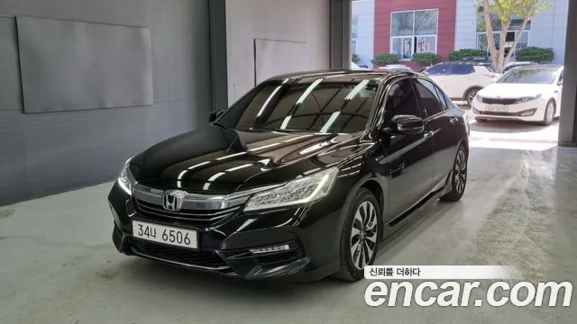 Honda Accord 2.0 Hybrid 9
