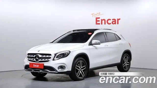 Mercedes-Benz GLA- X156 GLA220