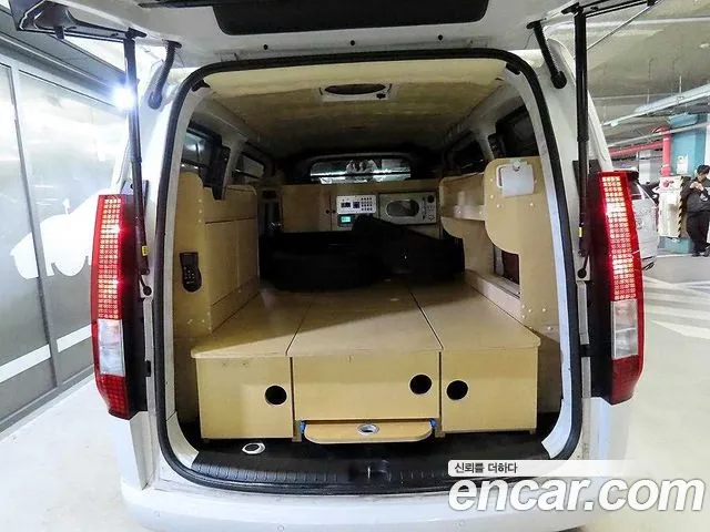 Hyundai Staria 2WD