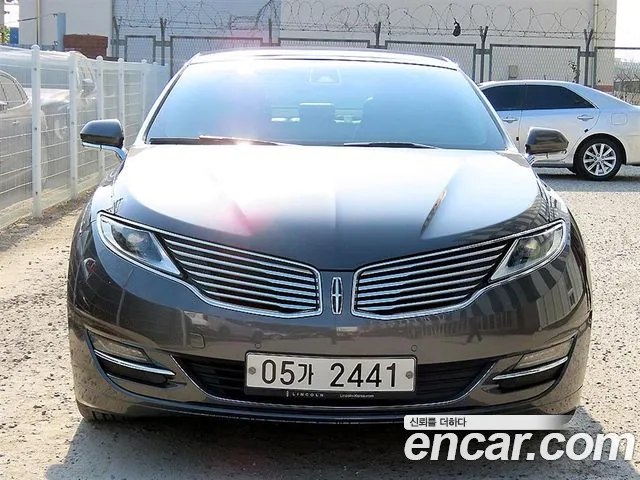 Lincoln MKZ Hybrid 2