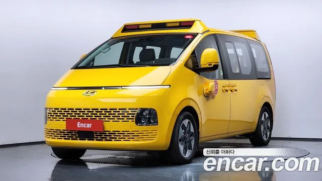 Hyundai Staria 2WD 14