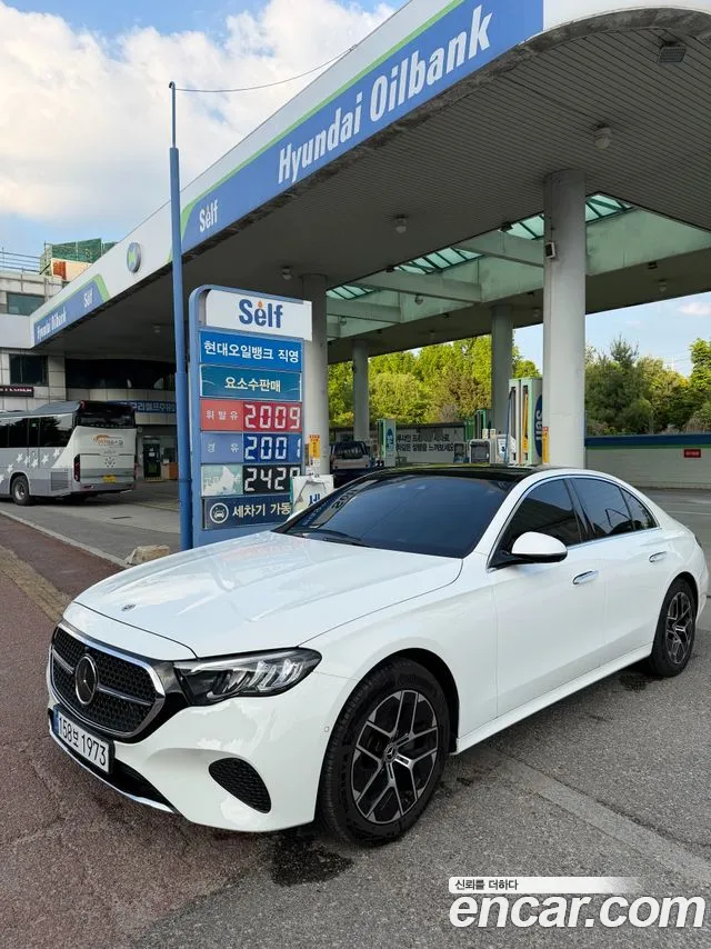 Mercedes-Benz E- W214 E200