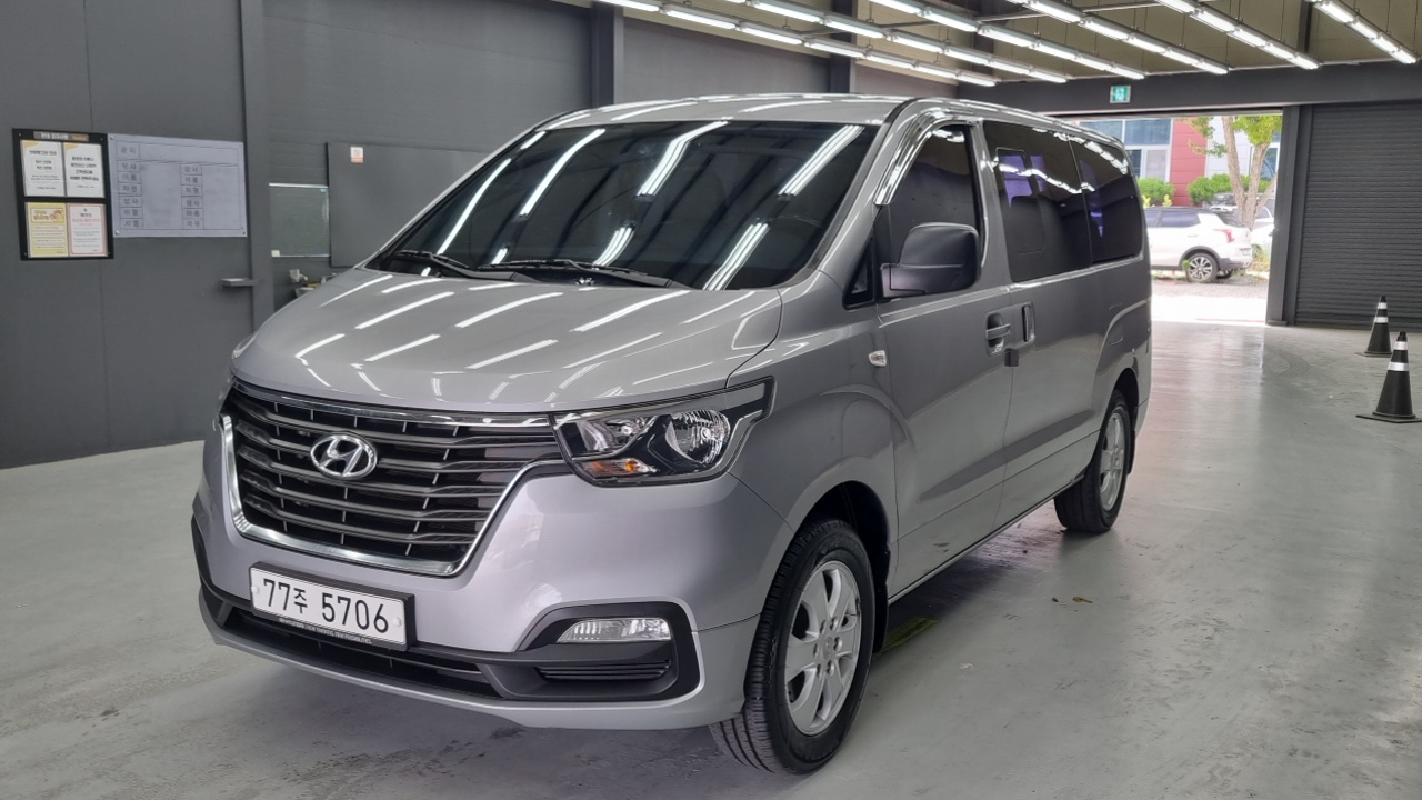 Hyundai The New Grand Starex 4WD 11
