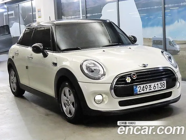 MINI Cooper D 5 Mid 3