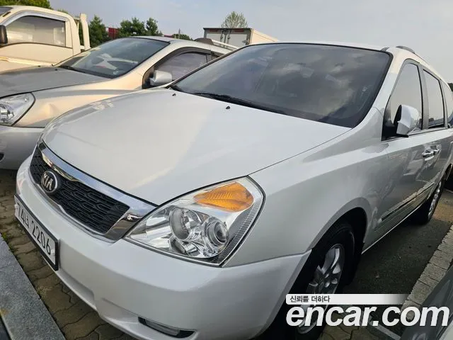 Kia Carnival R Carnival GLX Premium