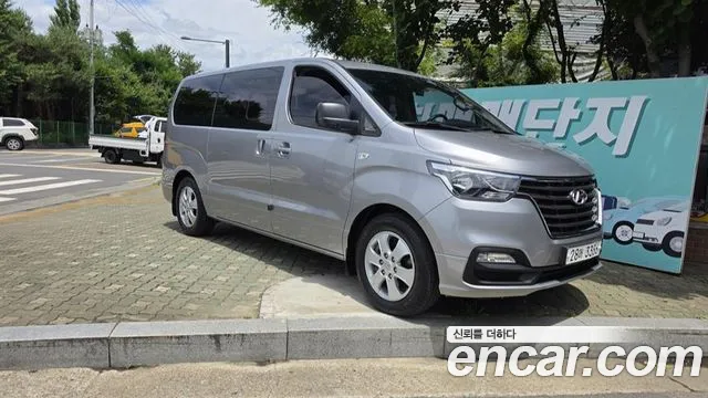 Hyundai The New Grand Starex 9 Premium